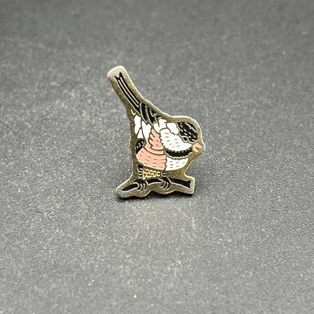 Bird Perched On A Branch Lapel Hat‎ Pin